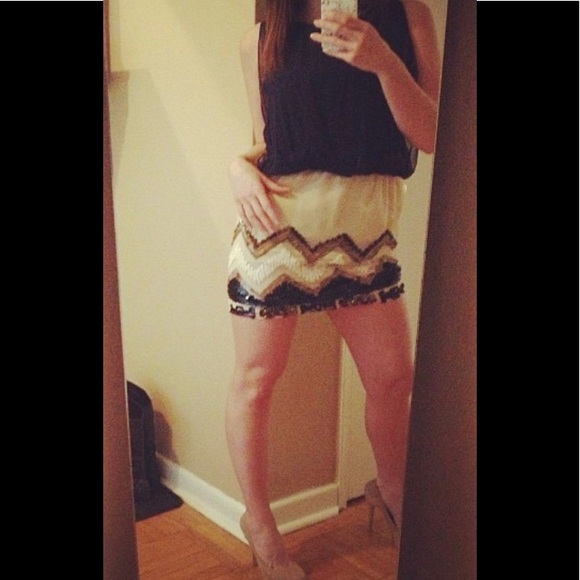 TFNC Mini Dress with open back - Picture 2 of 6